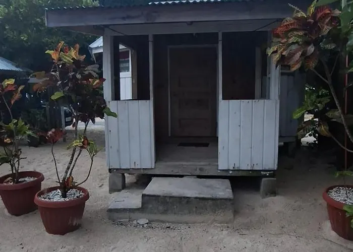 Manusina Beach Fale